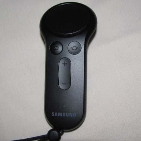 Oculus Samsung Gear VR Headset With Controller & Accessories - Picture 7 of 12